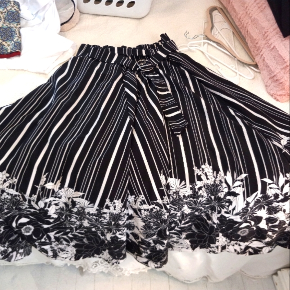 New York & Company long unlined black and white skirt.